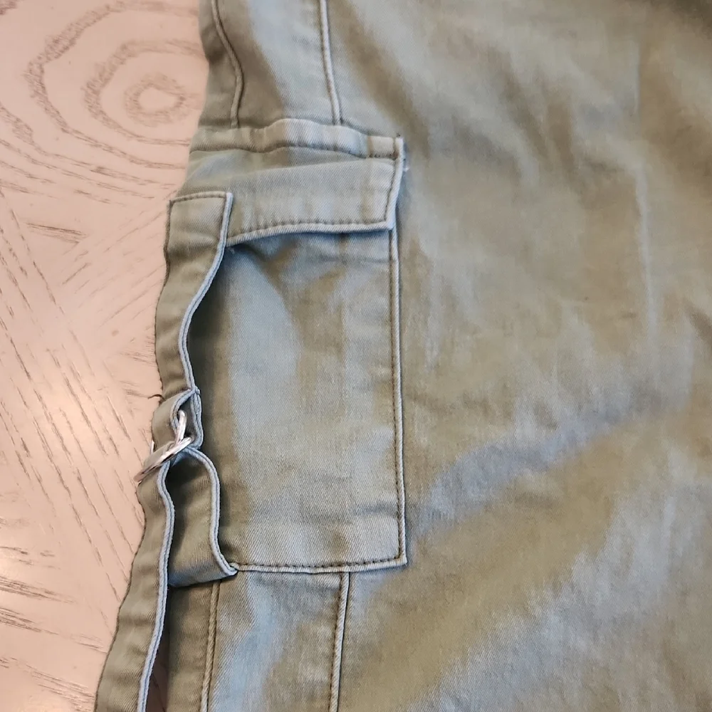 VIP Olive Green Cropped Ankle Cargo Jeans Women's Size 11/12 - Picture 6 of 7